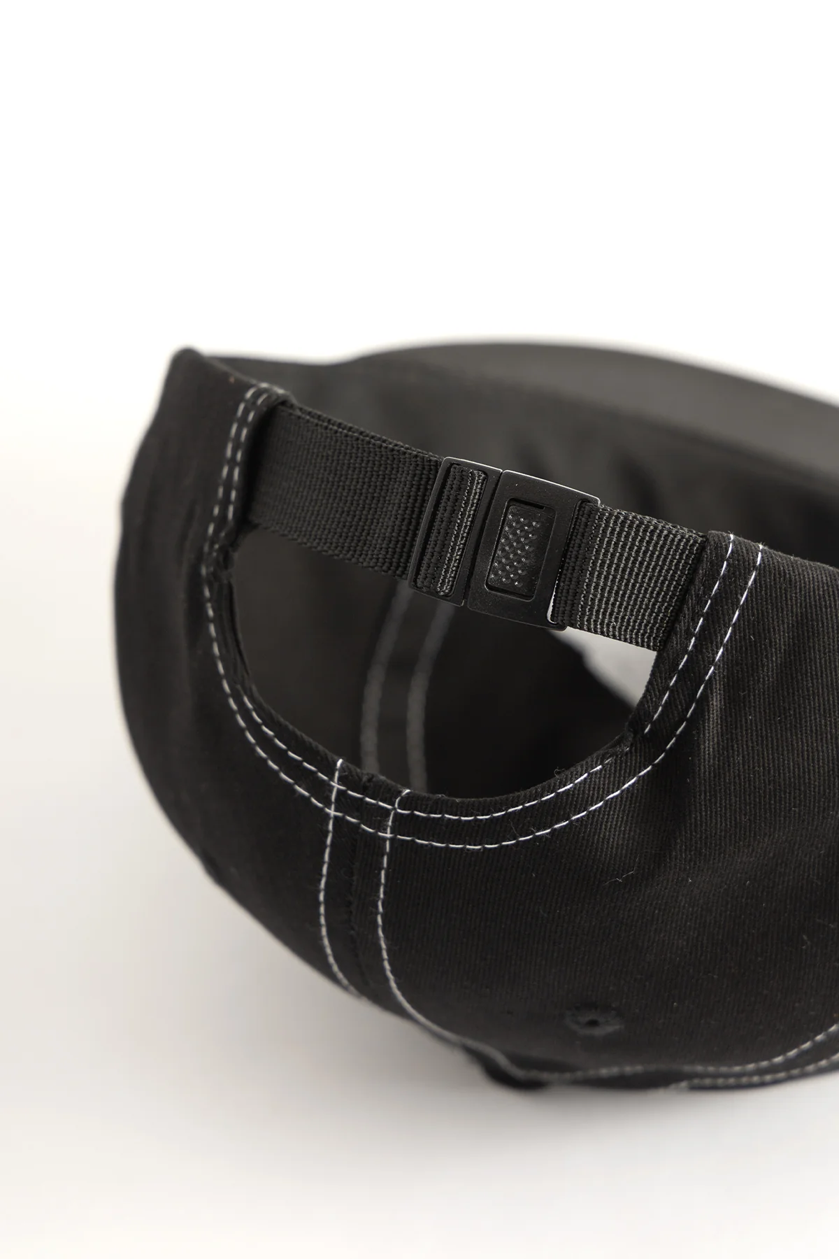 Arch Logo Contrast Stitch Cap - Black - Image 3