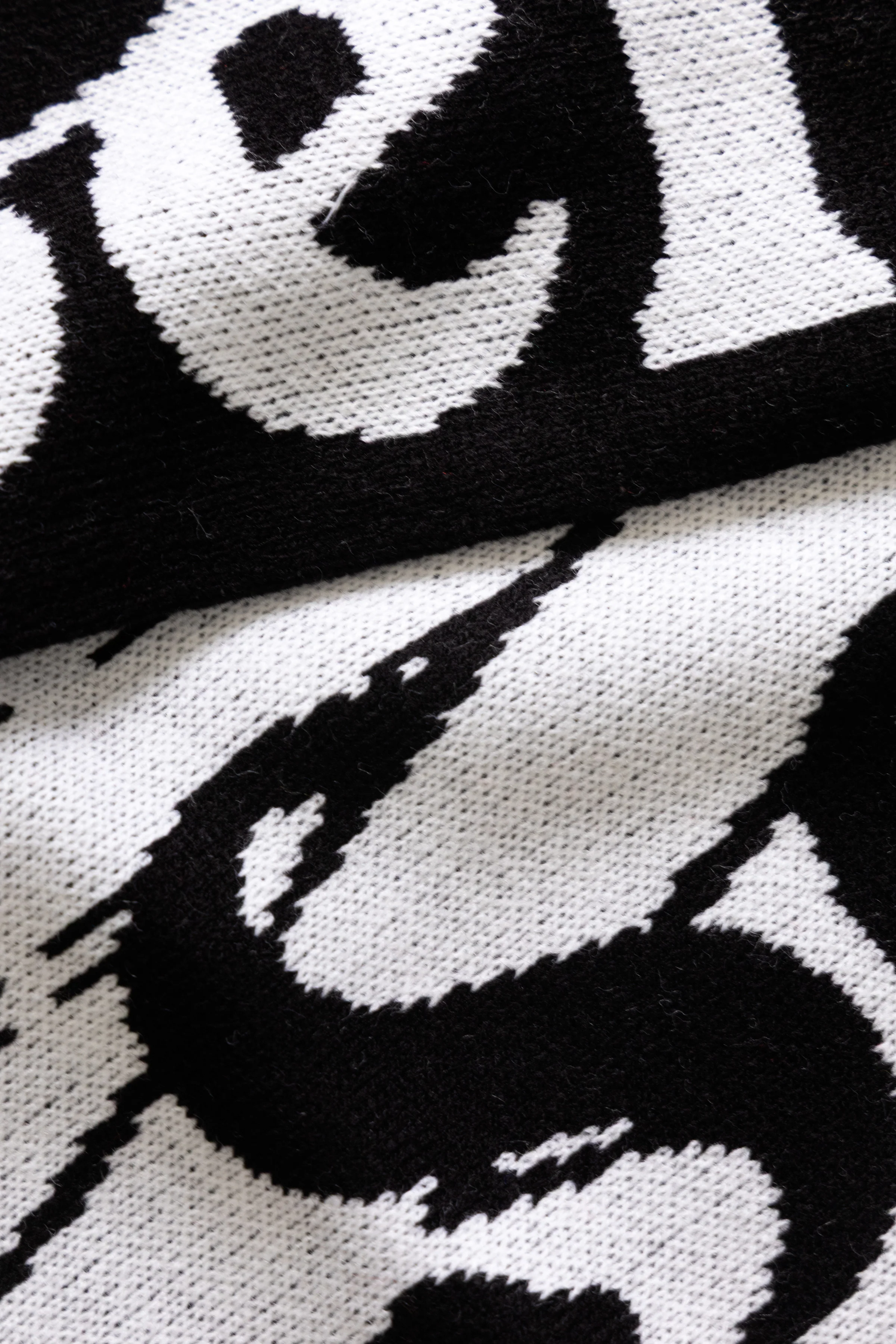Chase Scarf - Mono - Image 4