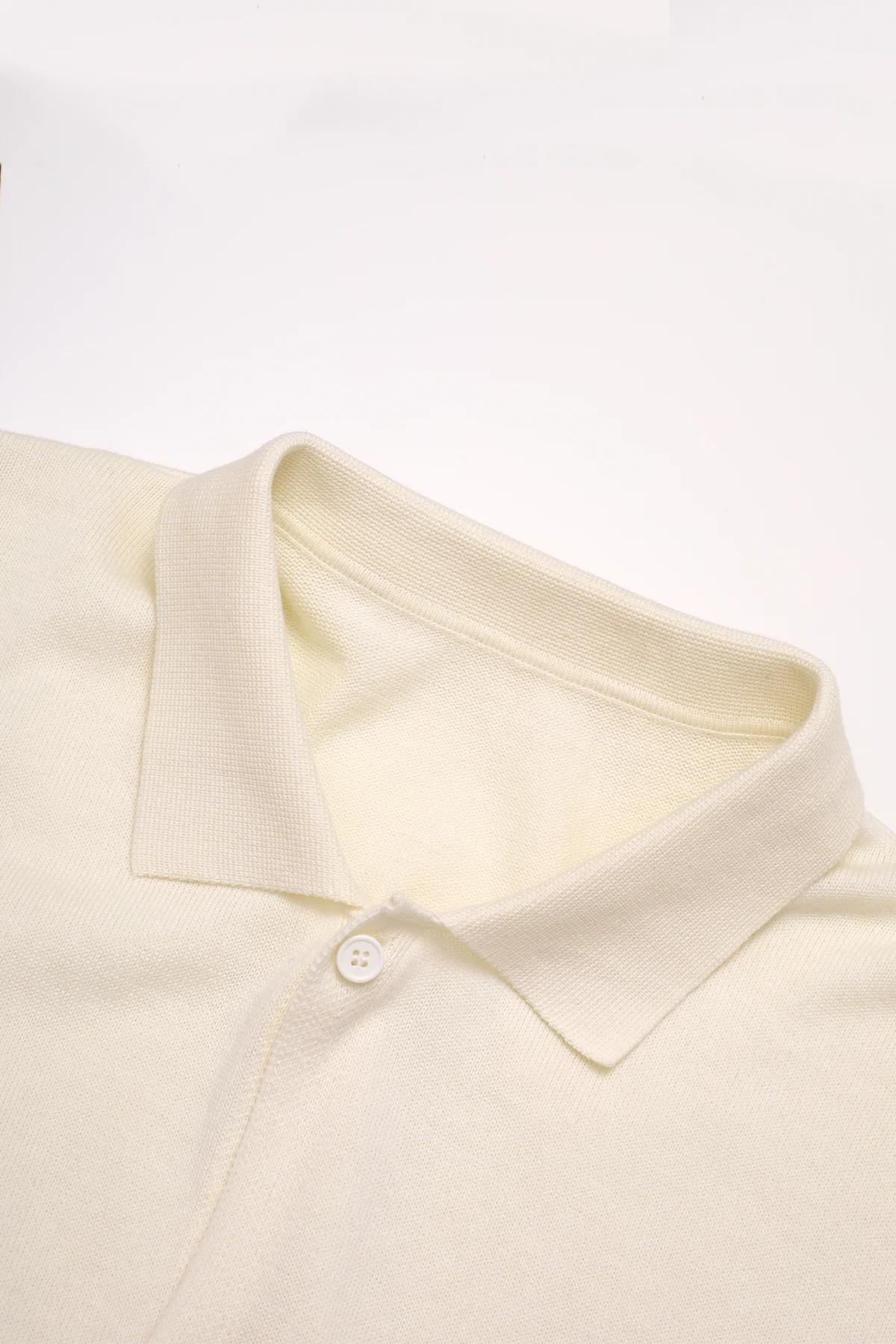 Knitted Vase Shirt - Off-White - Image 4